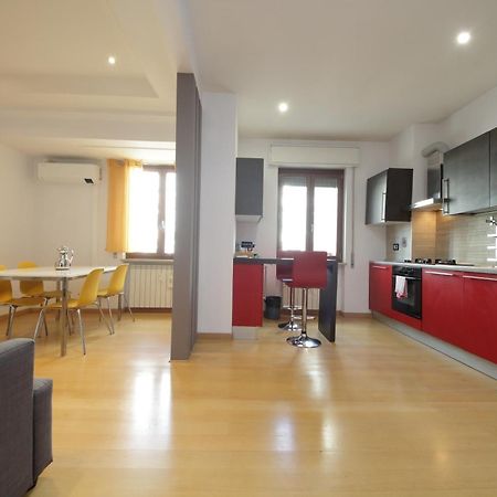 Cozy And Comfy Apartment In Piramide Metro Stop Rom Exteriör bild